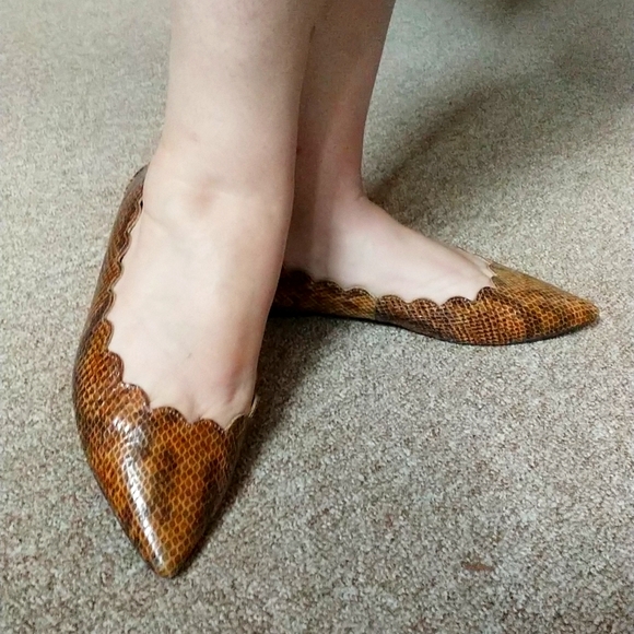Faux snakeskin Adrienne vittadini flats size 9 1/2 - Picture 1 of 4